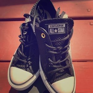 Converse unisex Chuck Taylor classic black sneaker